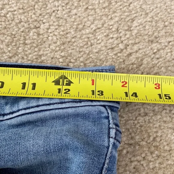 Abercrombie & Fitch | Light-Wash Denim SHORT-Inseam Simone High-Rise Jeans - Picture 11 of 14